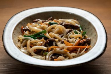 Asya Geleneksel Yemek Tavuğu Udon