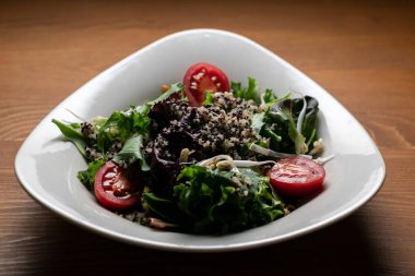 Asya Geleneksel Gıda Kinoa Salatası