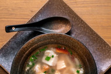 Asya Geleneksel Deniz Ürünleri Çorbası