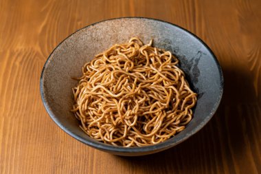 Geleneksel Asya Yemekleri Yumurtalı Erişte