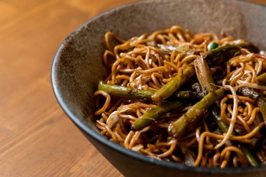 Asya Geleneksel Yemek Kuşkonmaz Eriştesi