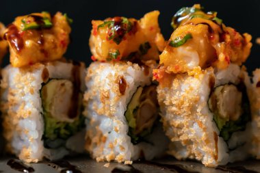 Asya Geleneksel Gıda Dinamiti Rolls Sushi