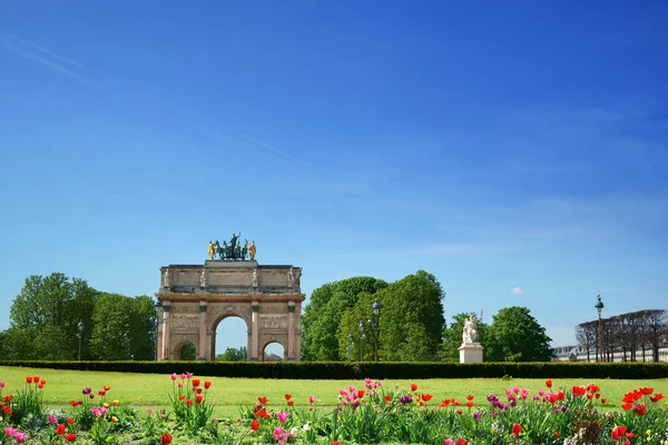 Arco Del Triunfo Del Carrousel Situado Lugar Carrousel Flores Hierba — Foto de Stock