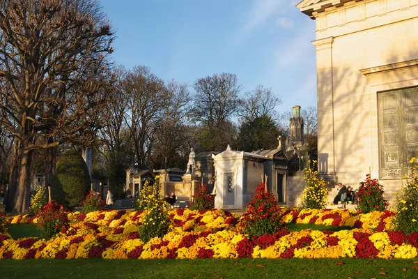 Bóvedas Familiares Del Cementerio Pere Lachaise Parte Capilla Una Soleada — Foto de Stock