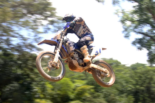 Motocross Cykel Ryttare Hoppning — Stockfoto
