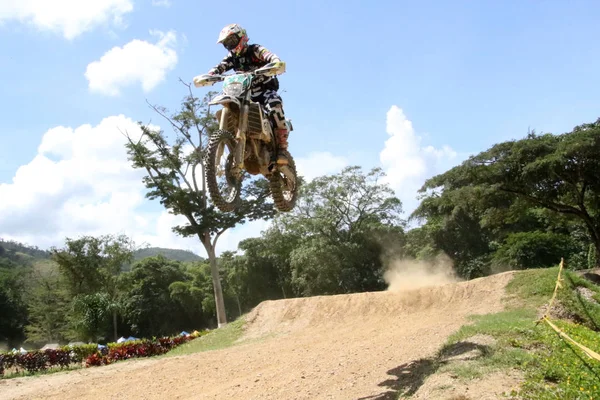 Pilote Vélo Enduro Dans Les Airs — Photo