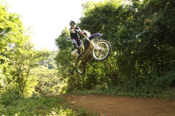 Cavalier Cycliste Enduro Forêt — Photo