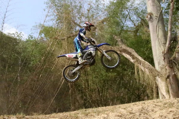 Enduro Fahrer Beim Crosstest — Stockfoto