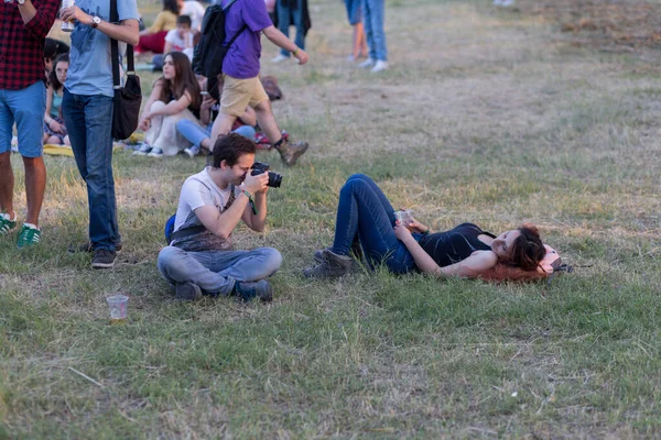 Tbilisi Open Air2019 Publikum Rukama Zdviženýma Hudebním Festivalu Světly Proudícími — Stock fotografie