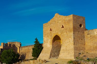 Sagunto Kalesi, İspanya 'nın Alicante şehrinin turist ve kültür simgesidir.