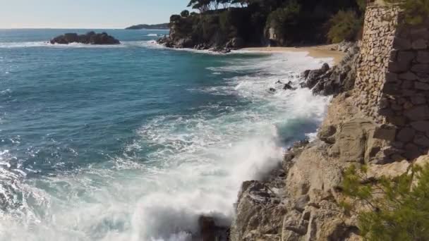 Mediterranean Coast Scenery Waves Hitting Rocks Big Cliffs — Stock Video