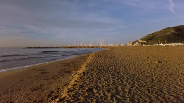 Beach General Panned Shot Sunrise Lights Hitting Morning Waves Sand — 图库视频影像