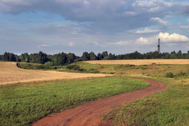 Bir yaz gününde Rus yollar