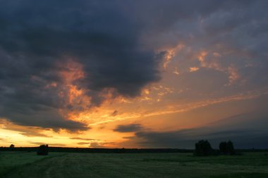 Rus yaz alan gün batımında