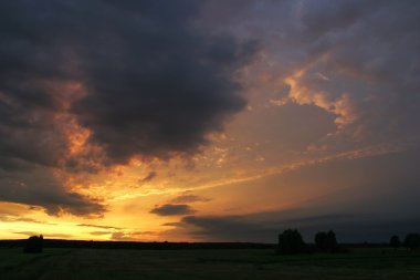 Rus yaz alan gün batımında
