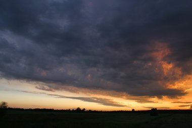 Rus yaz alan gün batımında