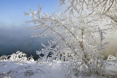Kama nehrinde güneşli bir kış günü