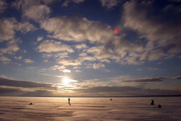 Pêche Hivernale Matinale Givré Sur Rivière — Photo