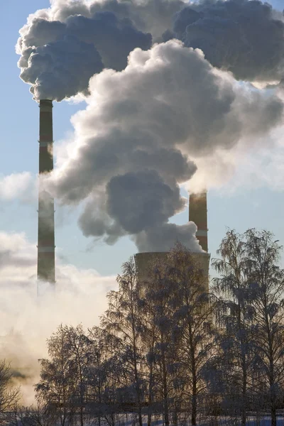 Industriële ondernemingen winterochtend — Stockfoto