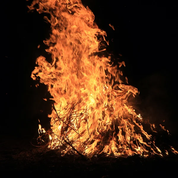 Φλόγα σε μαύρο φόντο — Φωτογραφία Αρχείου