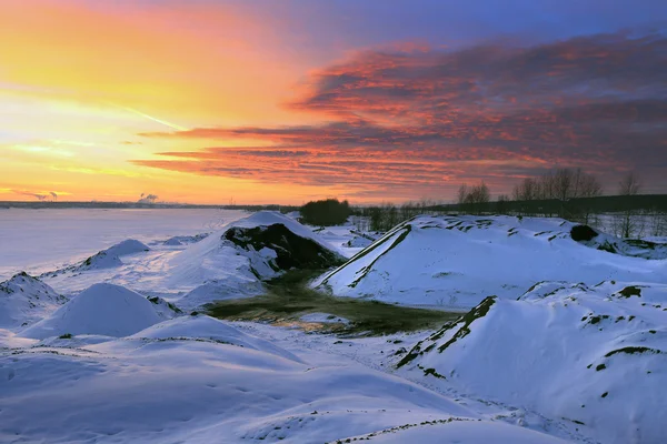 Sunset on the winter river — Stock Photo, Image