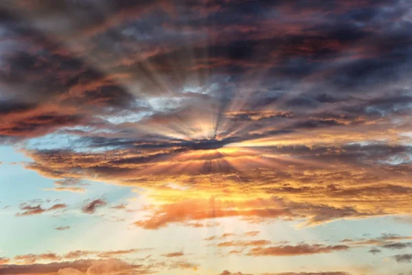 Закат Восход Солнца Облаками Световыми Лучами Другим Атмосферным Эффектом — стоковое фото
