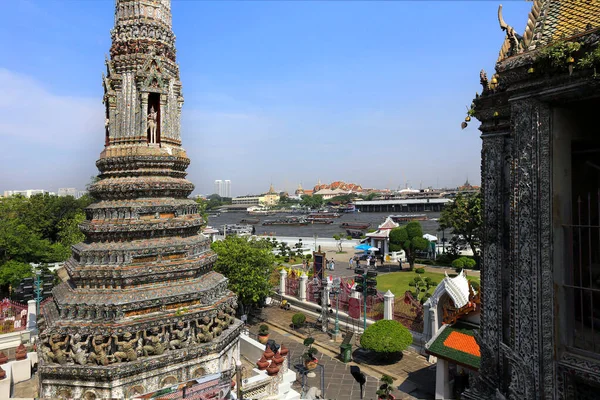 BANGKOK, TAILANDIA - 15 de diciembre de 2014: Wat Arun (Templo del Alba) ) —  Fotos de Stock