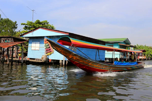 Bangkok, Thaiföld - 2014. December 15.: csónakázás a Chao Phray — Stock Fotó