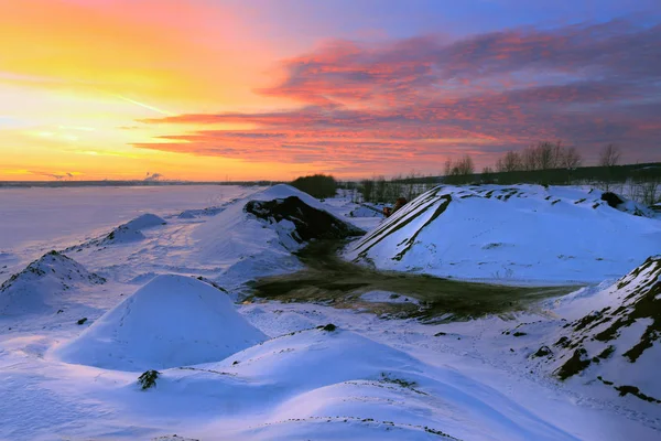 Sunset on the winter river — Stock Photo, Image