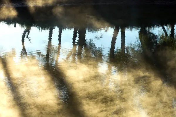 Köd a folyón — Stock Fotó
