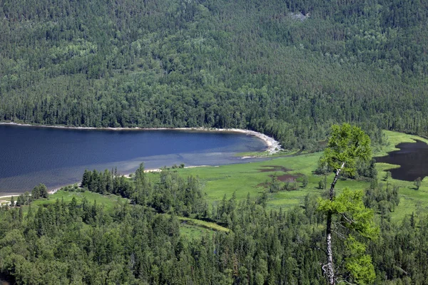 Lago Frolikha nas montanhas de Baikal — Fotografia de Stock