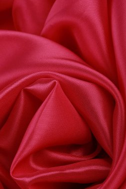 Kırmızı ipek katlanmış gül 