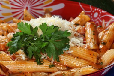 Peynirli ve soslu makarna.