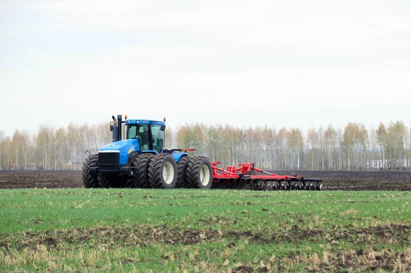 Travaux Agricoles Labourage Terrains Sur Tracteur Puissant — Photo