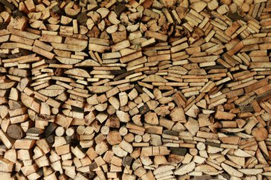 Ahşap kütük ve tahta yığınının yakın çekim dokusu