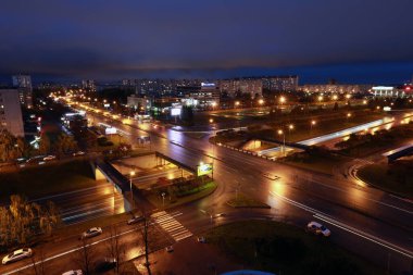 Naberezhnye Chelny, Rusya - 7 Ekim 2014: Naberezhnye Chelny şehrindeki bir gökdelenin çatısından şehir manzarası