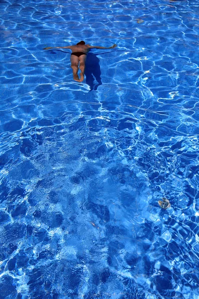 Piscine Eau Azur Isolée Nageur Dans Eau — Photo