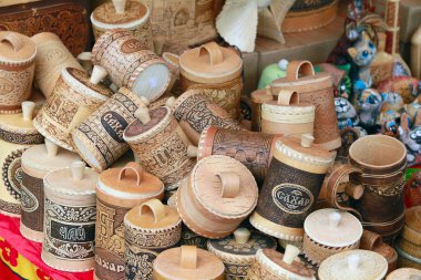 Makro birkaç tueskov huş ağacı kabuğu halk sanatları fuarında toplu ürünlerin depolanması için