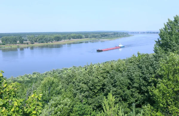 Summer Landscape Barge River Tree Lined Beaches Sunny Day View — Stock Photo, Image