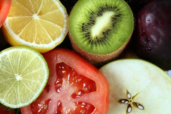 Primer Plano Estudio Surtido Frutas Verduras Maduras Cortadas —  Fotos de Stock