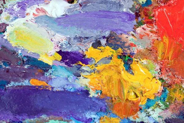 マクロアーティストのパレットや質感の異なる色や彩度の高いスタジオでの油絵具 — ストック写真