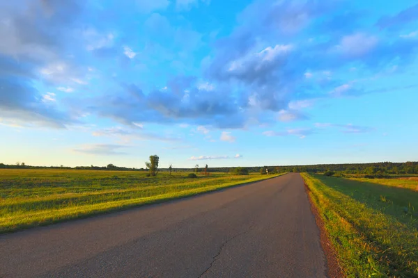 Summer Landscape Sunrise Road Meadows Dramatic Clouds Sky — Stock Photo, Image