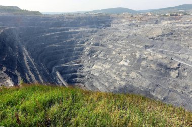 Yazın madencilik, Karagaysky 'nin kariyeri magnezit madenciliği.