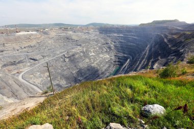 Yazın madencilik, Karagaysky 'nin kariyeri magnezit madenciliği.