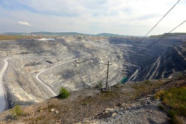 Yazın madencilik, Karagaysky 'nin kariyeri magnezit madenciliği.