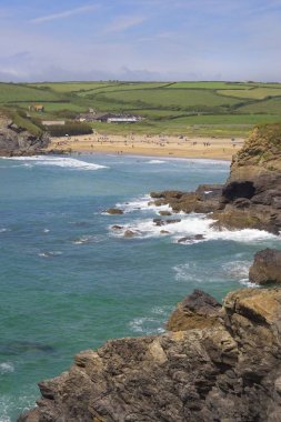 Kilise koyu doğru Cornwall, İngiltere'de seyir