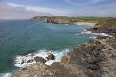 Kilise koyu doğru Cornwall, İngiltere'de seyir