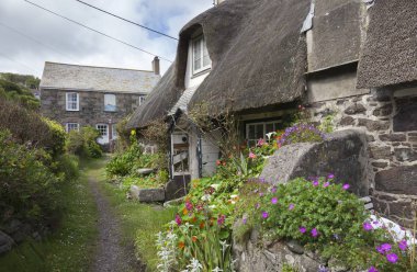 Thatched cottages adlı Cadgwith Cove, Cornwall, İngiltere