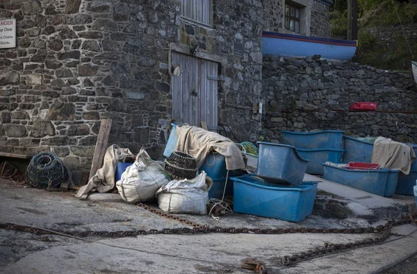 Balık tutmak için ekipmanlar, Cadgwith Cove, Cornwall, İngiltere — Stok fotoğraf