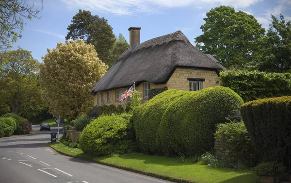 Thatched Cotswold cottage, Chipping Campden, Gloucestershire, Inglaterra — Fotografia de Stock